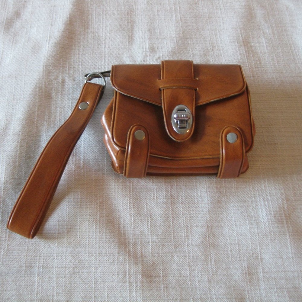 Vintage double clip fastener wristlet tan coin wallet with strap